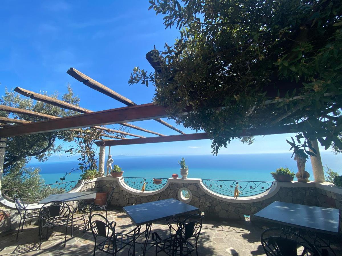 Couette-café Miramare 3*
